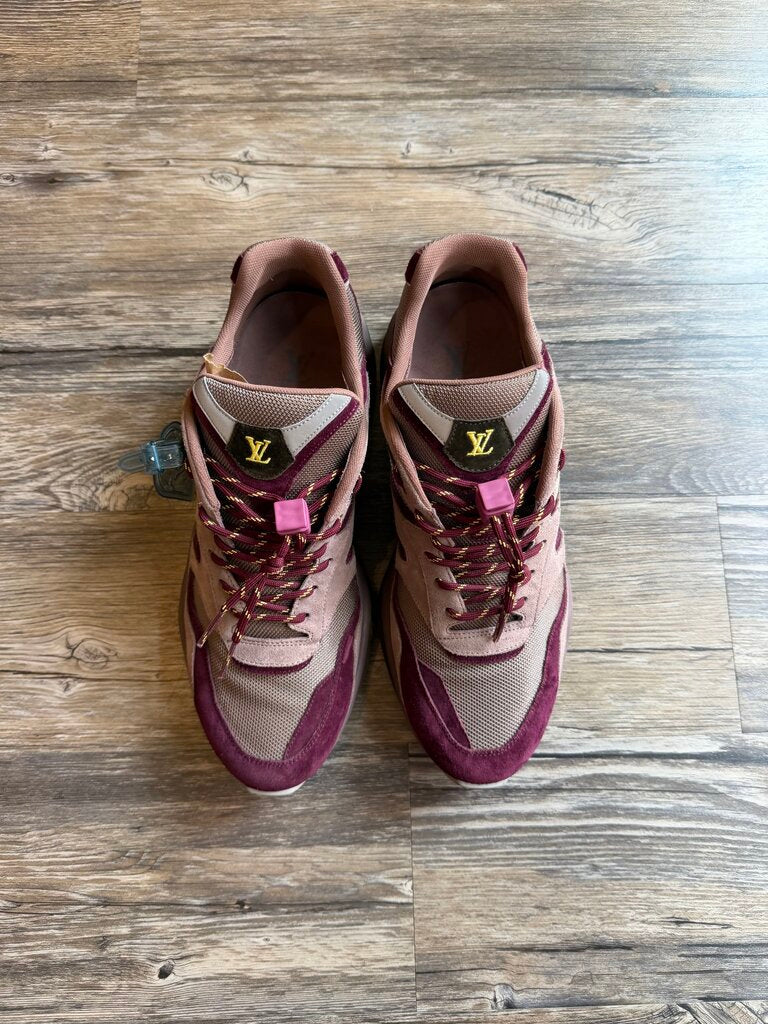 Preowned Louis Vuitton Hike Burgundy Sneaker size 9LV(11)
