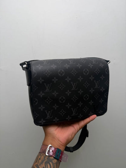 Preowned Louis Vuitton Black Monogram District Messenger Black Bag