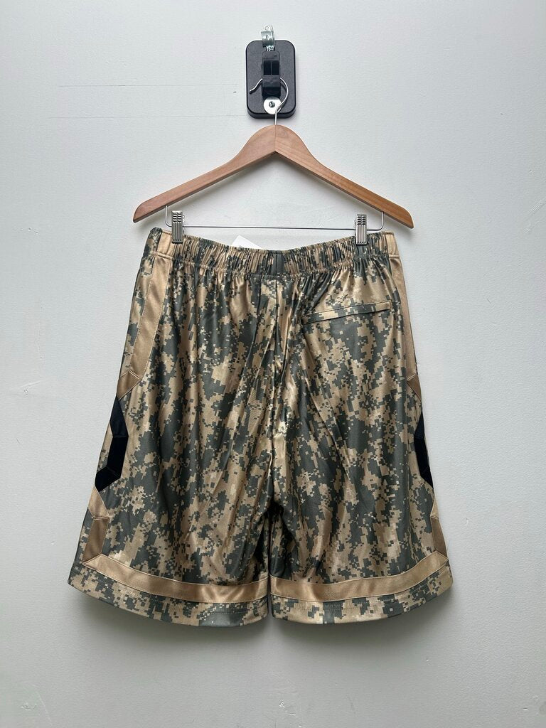 New Supreme Digi Camo Shorts size Small