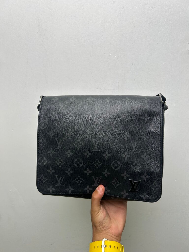 Preowned Louis Vuitton Black Monogram District Side Bag