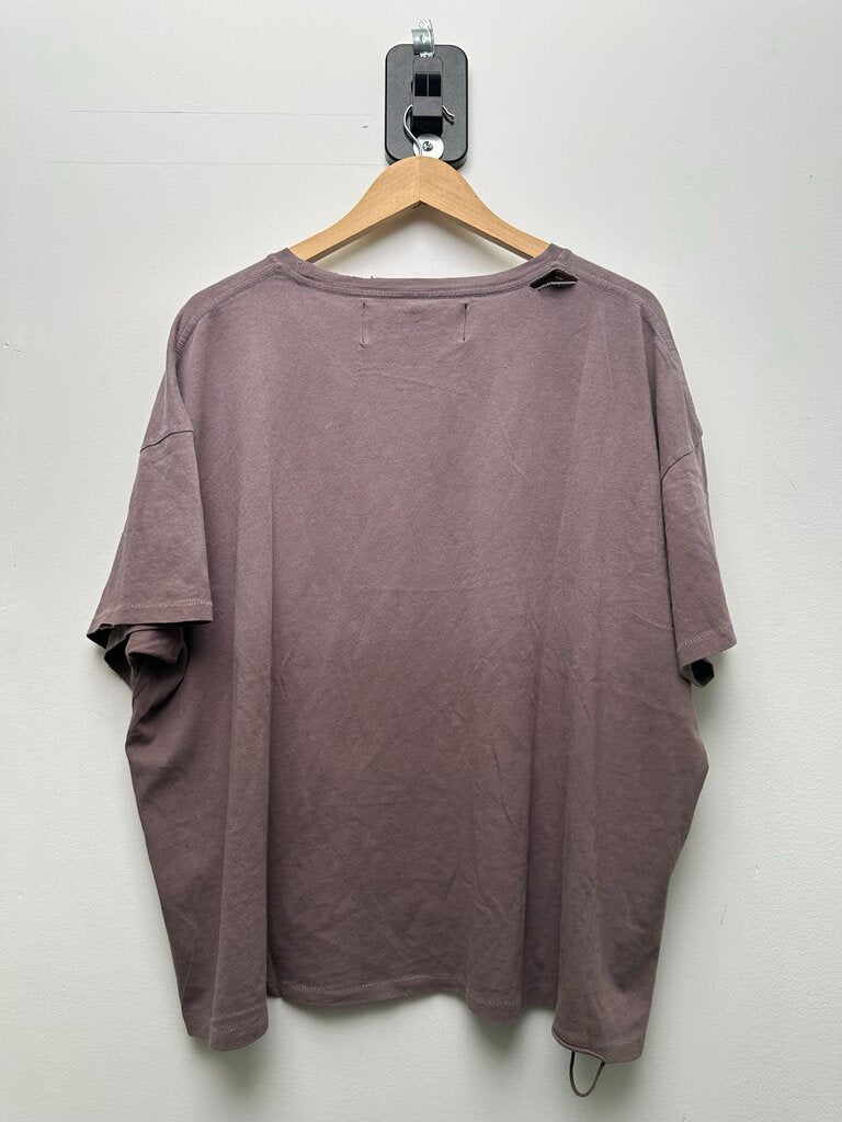 New Paly White Paint Purple Pocket Distressed Tee sz.L