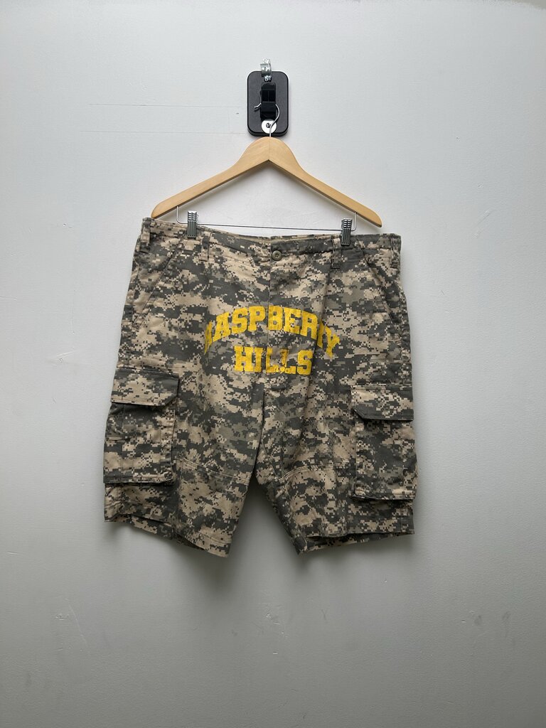 Preowned GV Gallery Digi Camo Raspberry Spellout Shorts Sz.Large