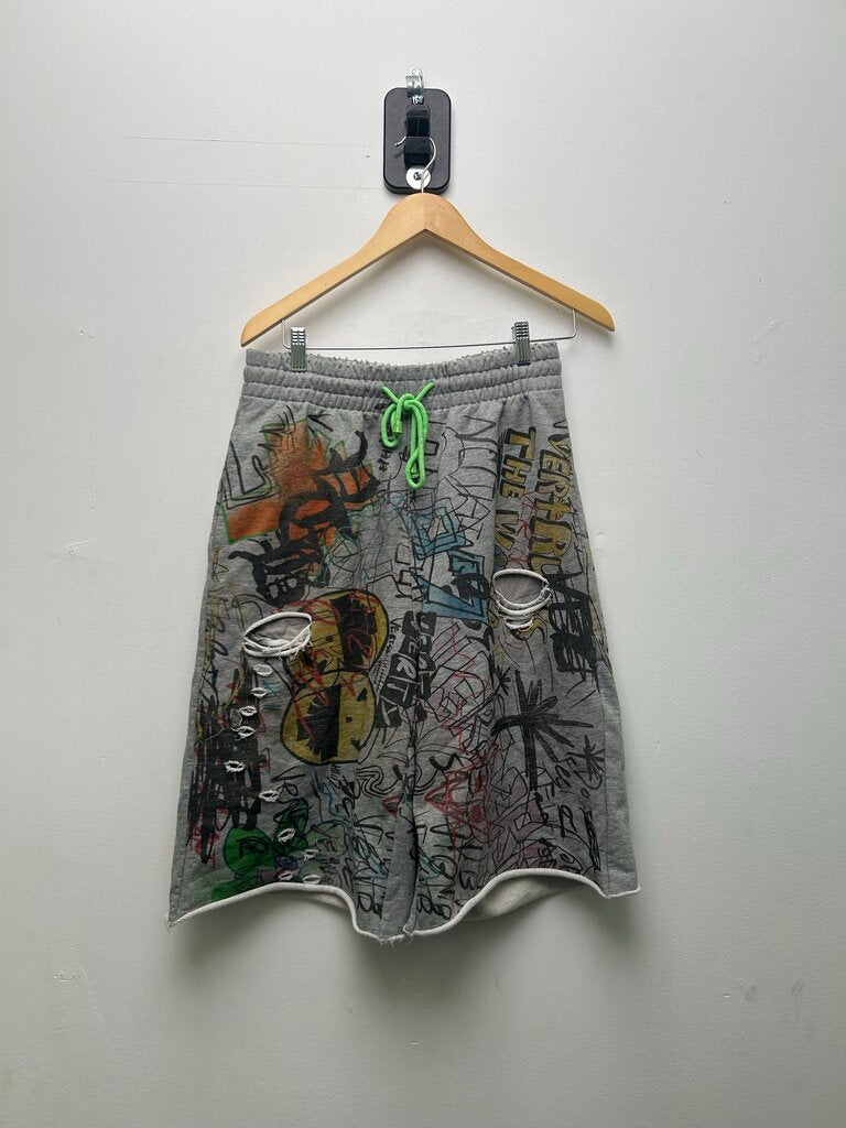 Preowned Vertebrae Graffiti 3/4 Shorts Size Small