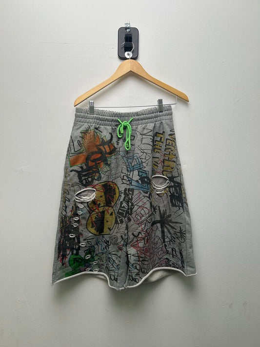 Preowned Vertebrae Graffiti 3/4 Shorts Size Small