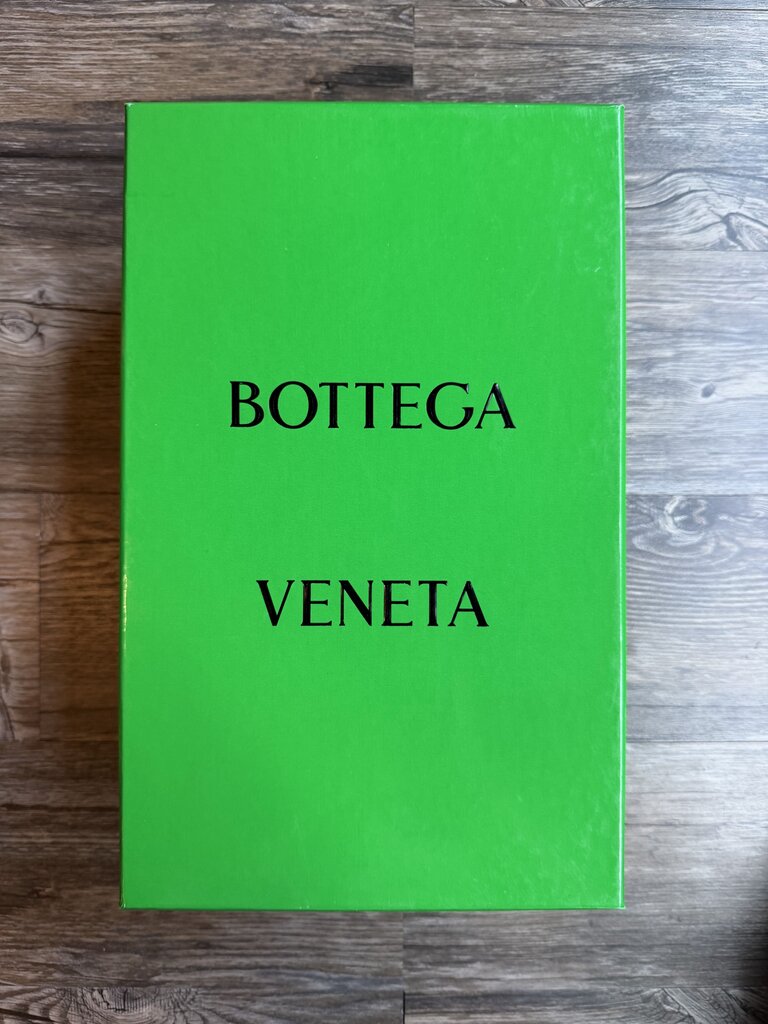 Preowned Bottega Orbits Metallic White size 38