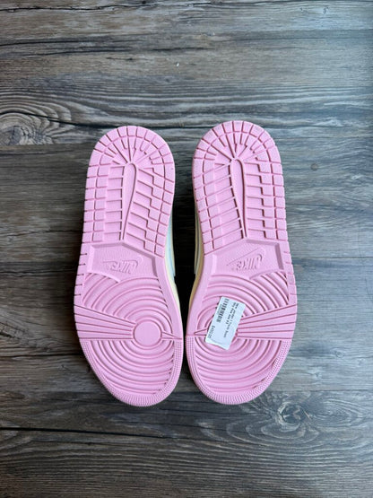 New Jordan 1 Travis Scott Shy Pink size 8.5