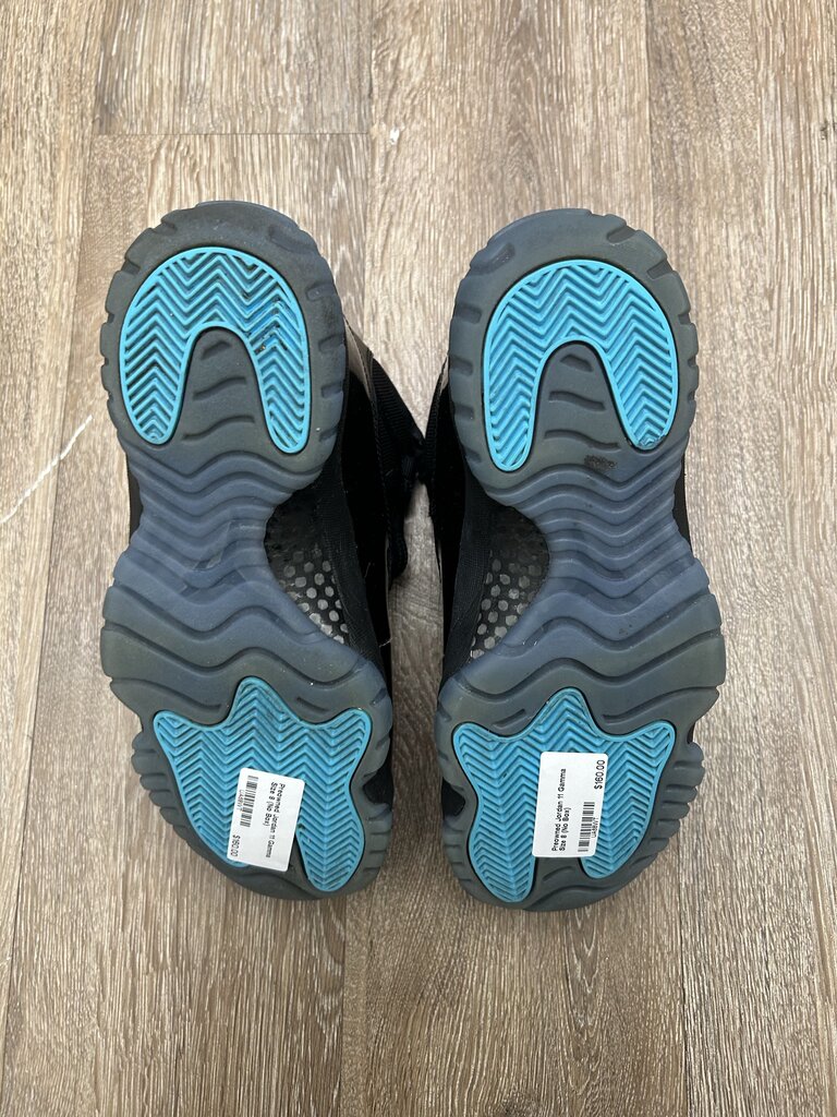 Preowned Jordan 11 Gamma Size 8 (No Box)