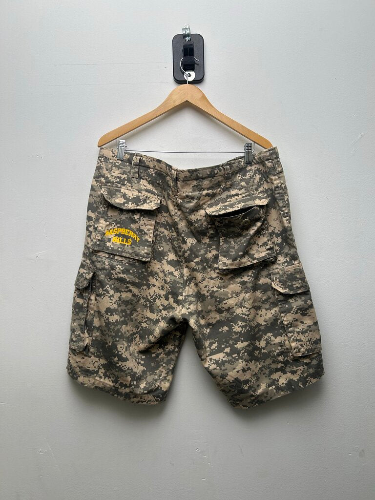 New Gv Gallery Digital Camo Raspberry Shorts Sized Large