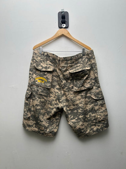 New Gv Gallery Digital Camo Raspberry Shorts Sized Large