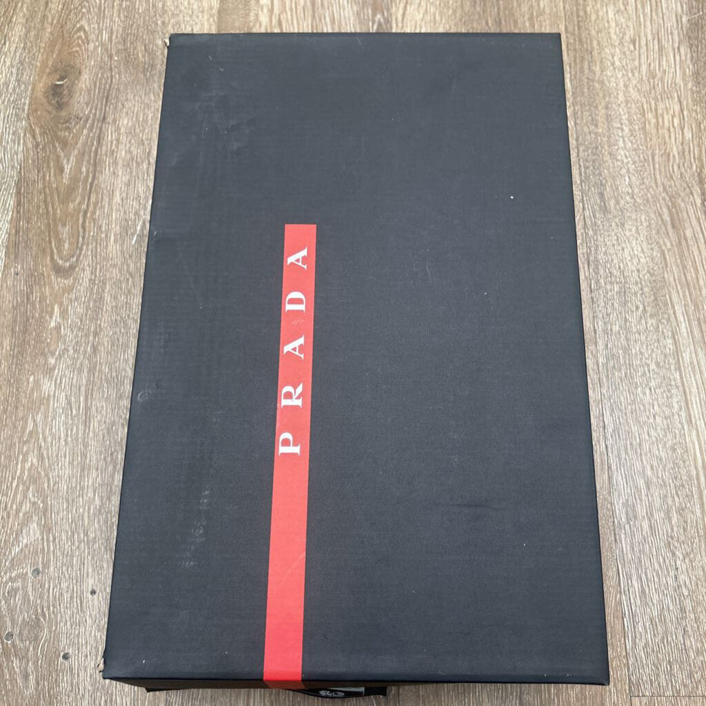 Preowned Prada Americas Cup Silver White sz.9