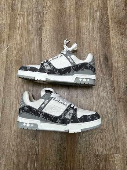 Preowned Louis Vuitton Grey Denim Monogram White Trainer sz.7.5LV(9.5M)
