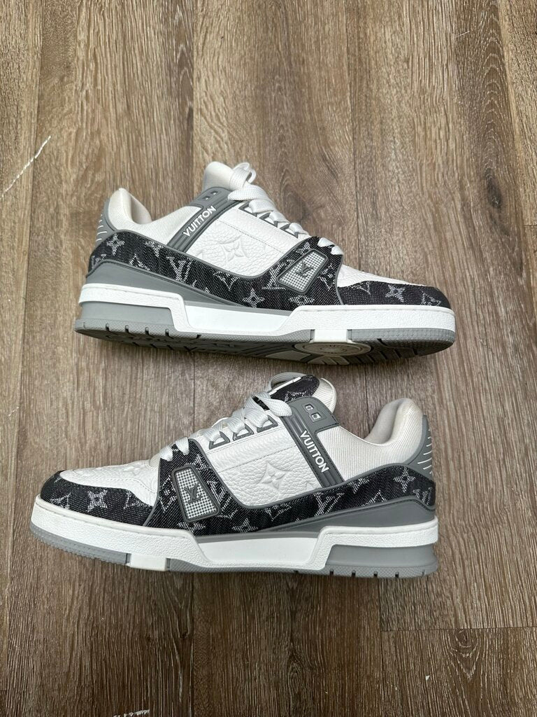 Preowned Louis Vuitton Grey Denim Monogram White Trainer sz.7.5LV(9.5M)