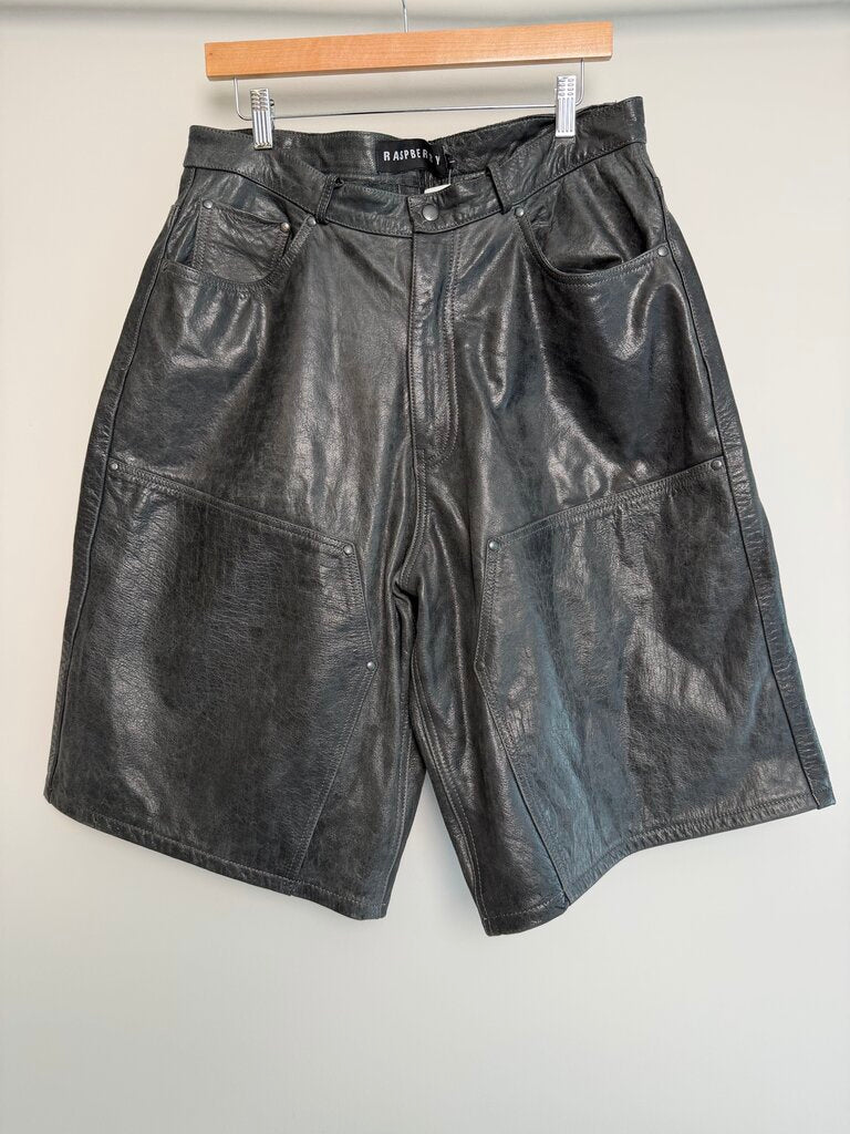 Preowned GV Gallery Black Leather Shorts Size M