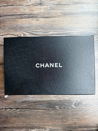 Preowned Chanel White Cream Pink Tweed Runners size 36