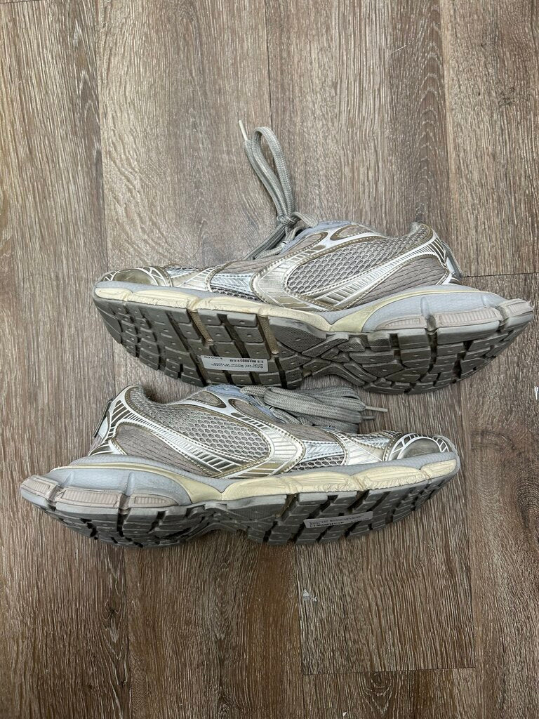Preowned Balenciaga Cream Silver 3XL Runner sz.42(NO BOX)