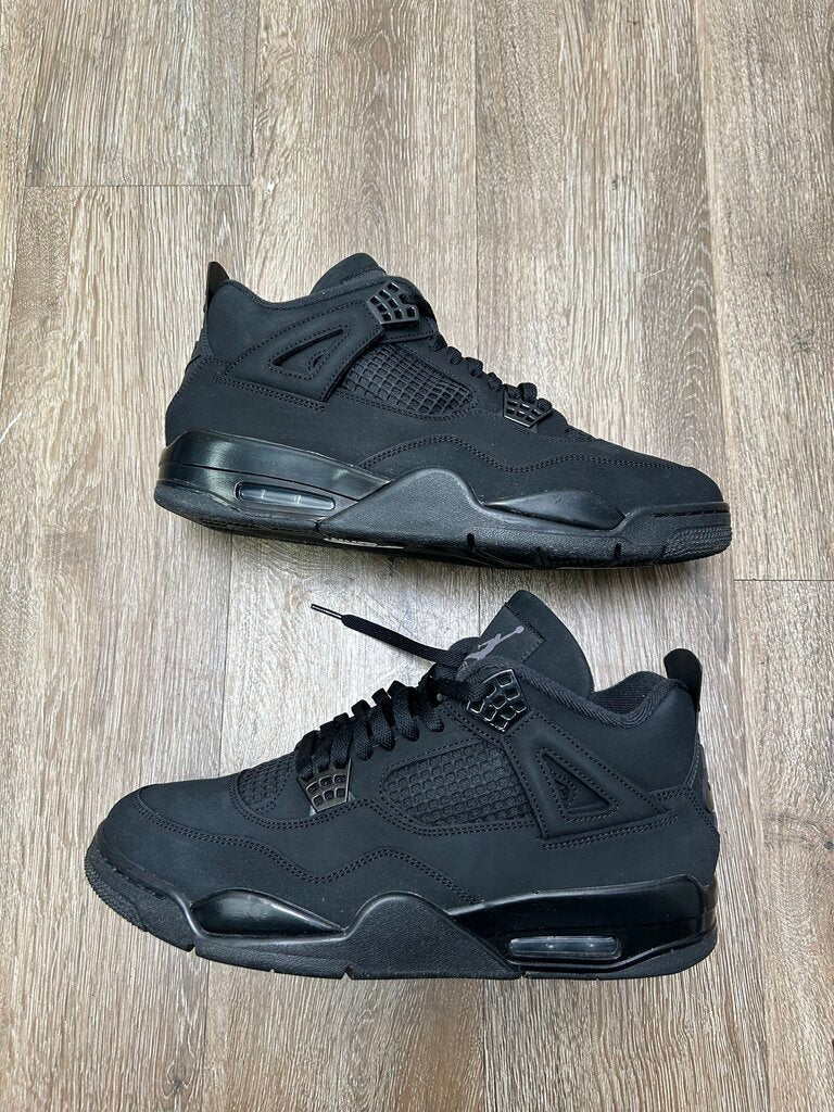 Preowned Jordan 4 Black Cat sz.12.5