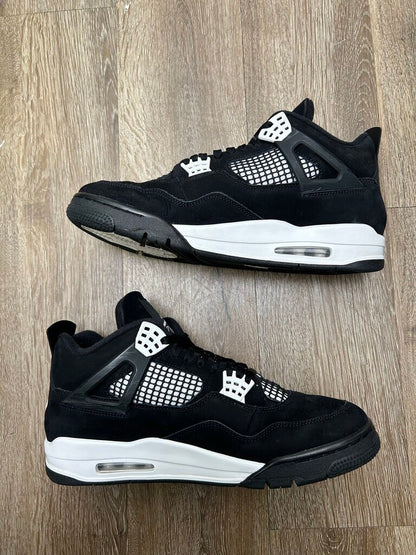 Preowned Jordan 4 White Thunder Sz.12 (No Box)