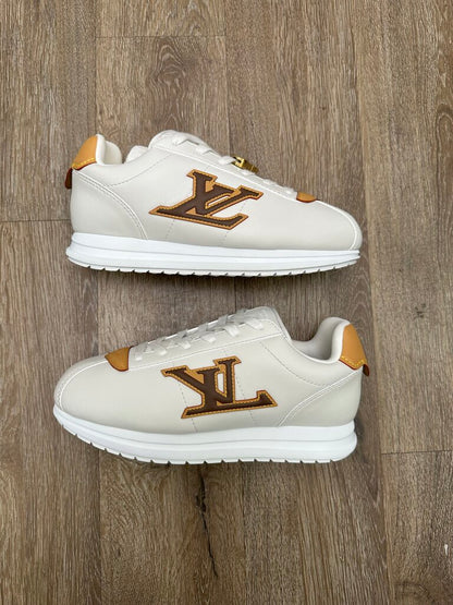 Preowned Louis Vuitton White Brown Buttersoft Sz.8.5LV/10M (With Pin)