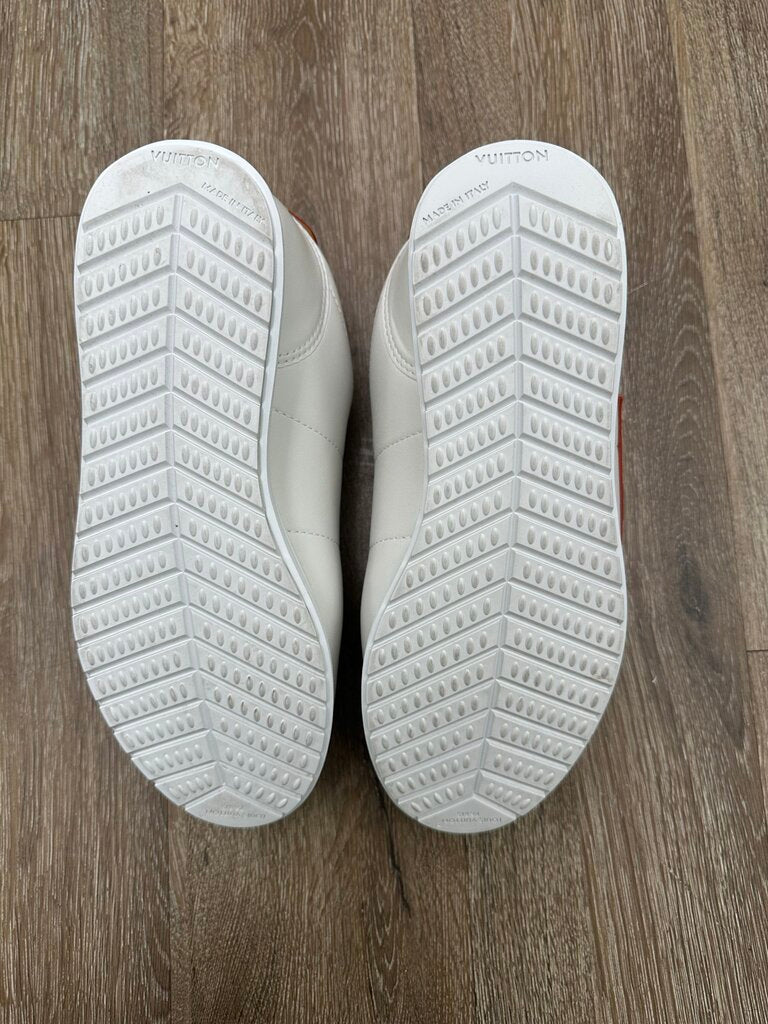 Preowned Louis Vuitton White Brown Buttersoft Sz.8.5LV/10M (With Pin)