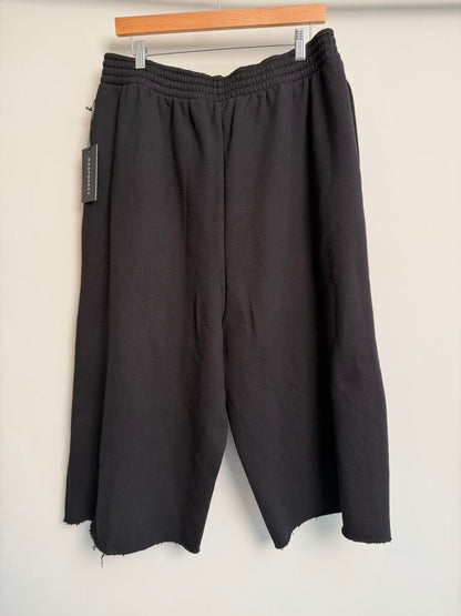 New GV Gallery Berry Cutoff's Sz. XL