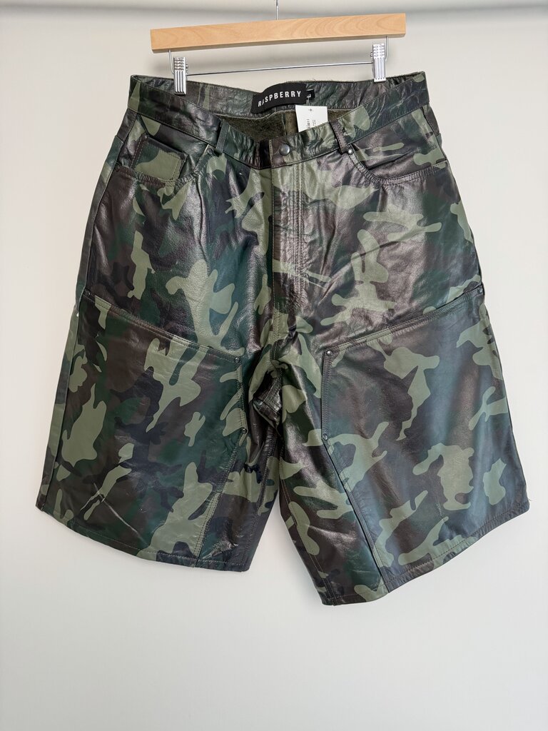 New GV Gallery Leather Camo Shorts Sz. L