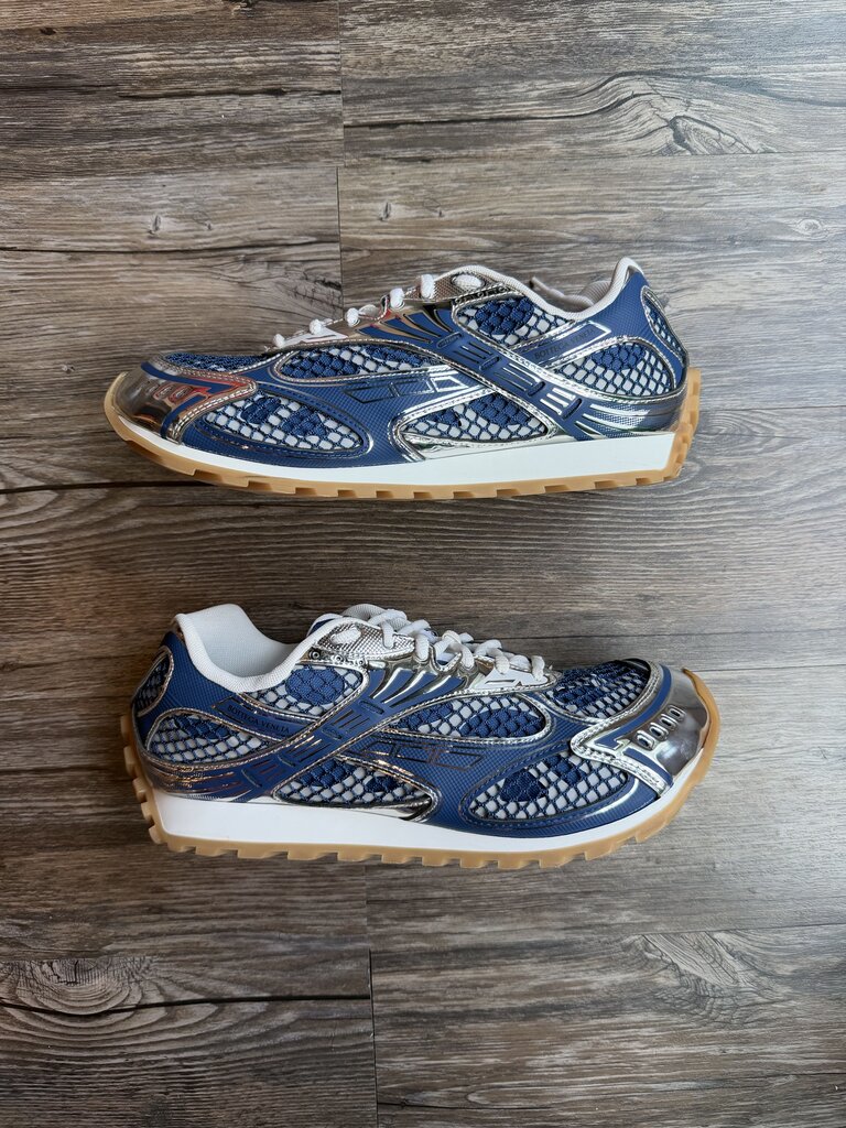 Preowned Bottega Vanetta Orbit Silver Navy size 44