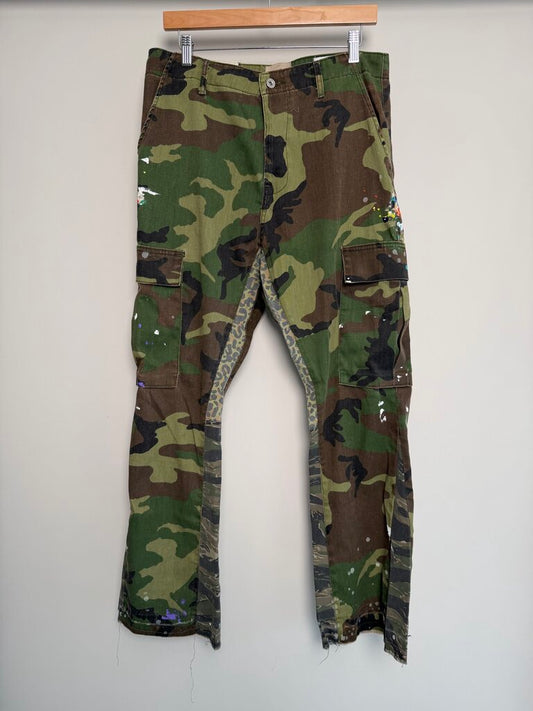 Preowned Gallery Dep Camo Flare Paint Splatter Pants size 32