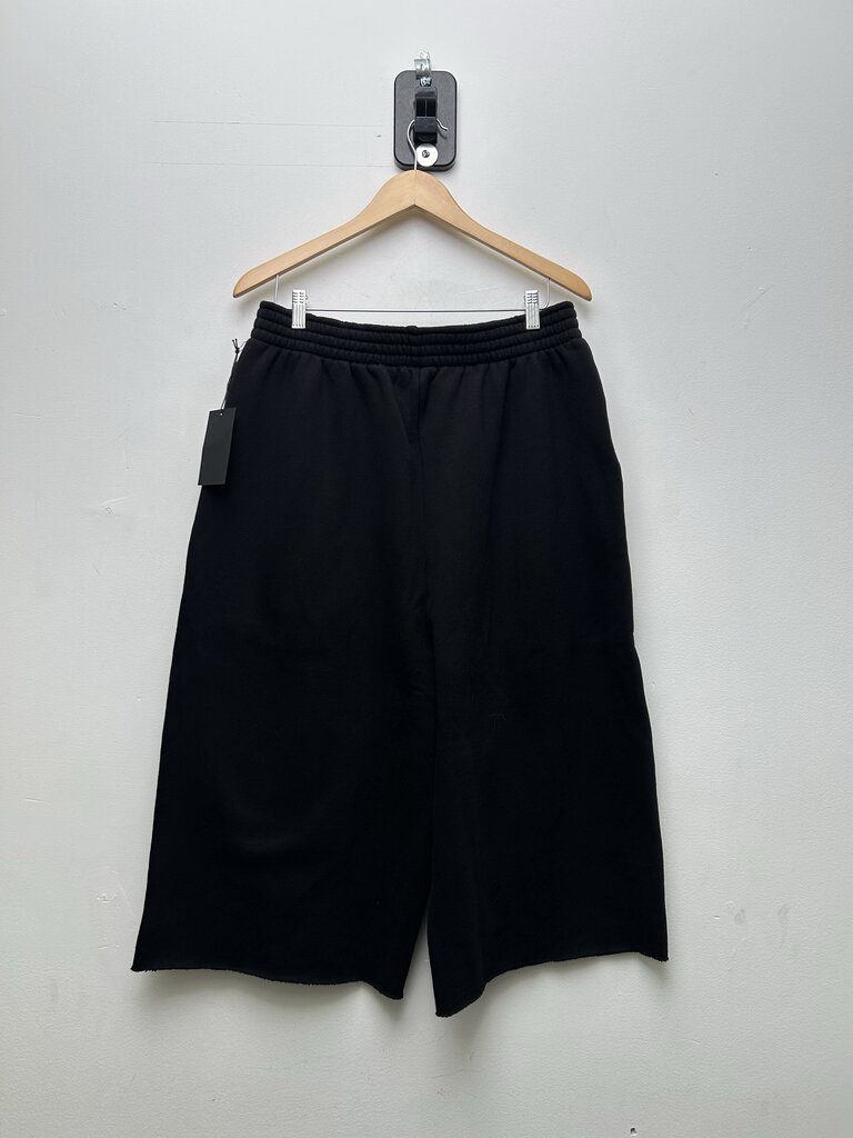 New Gv Gallery Black Spellout 3/4th Shorts Sz.XL
