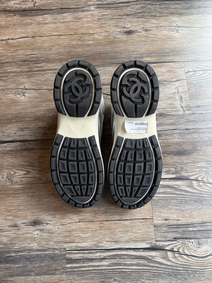 Pre-Owned Chanel Silver Trainer Sz. 45