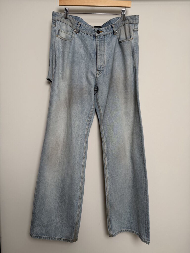 Preowned Balenciaga Lightwash Baggy Denim size 33