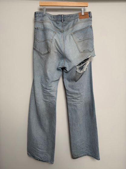 Preowned Balenciaga Lightwash Baggy Denim size 33