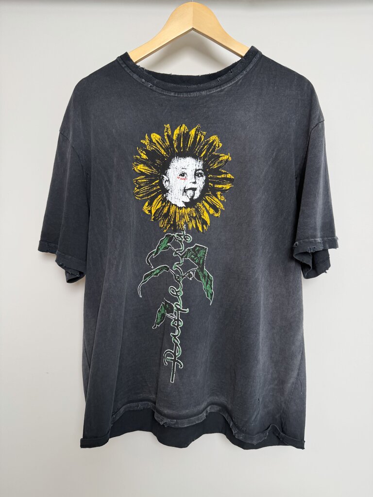 Preowned GV Gallery Flower Boy Tee Size M