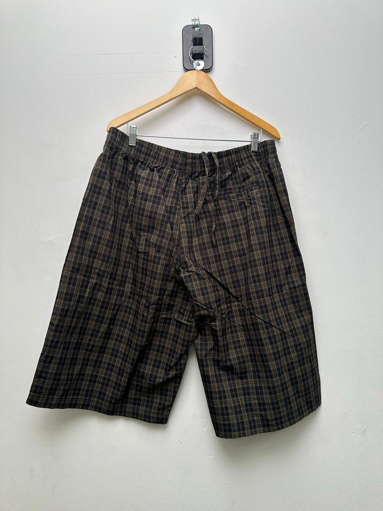New Boredom Kills Plaid 3/4 Shorts Size Small