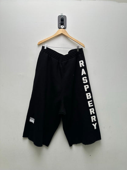 New Gv Gallery Black White Spellout 3/4th Shorts Sz.Small