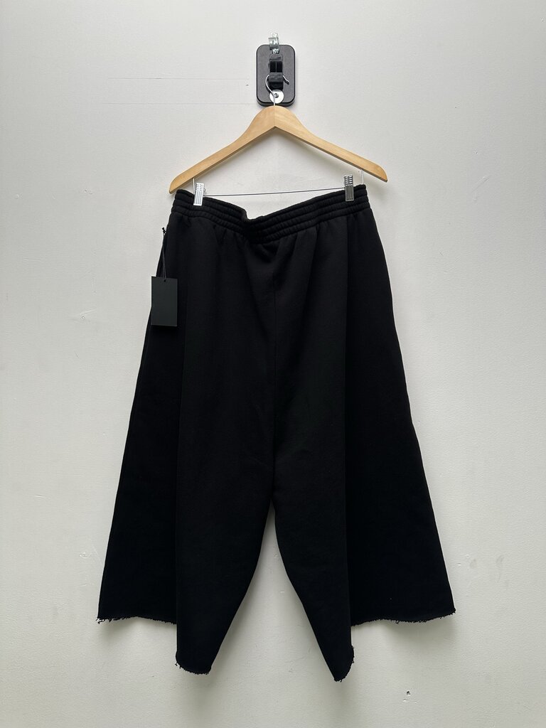 New Gv Gallery Black White Spellout 3/4th Shorts Sz.Small