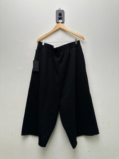 New Gv Gallery Black White Spellout 3/4th Shorts Sz.Small