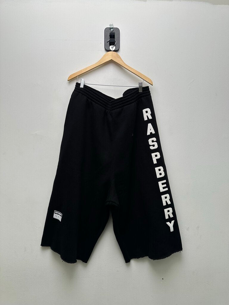 New Gv Gallery Black White Spellout 3/4th Shorts Sz.Medium
