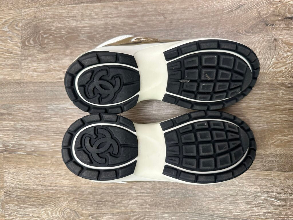 Preowned Chanel Silver Gold White Runner Sz.42