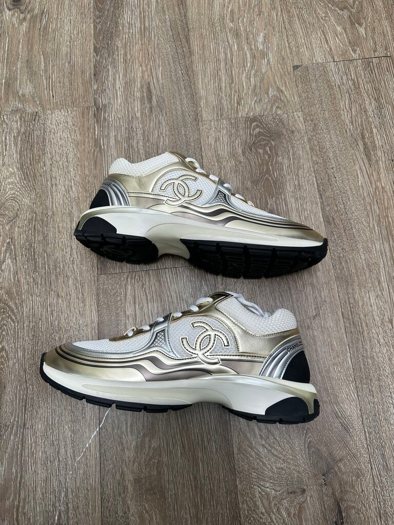 Preowned Chanel Silver Gold White Runner Sz.41