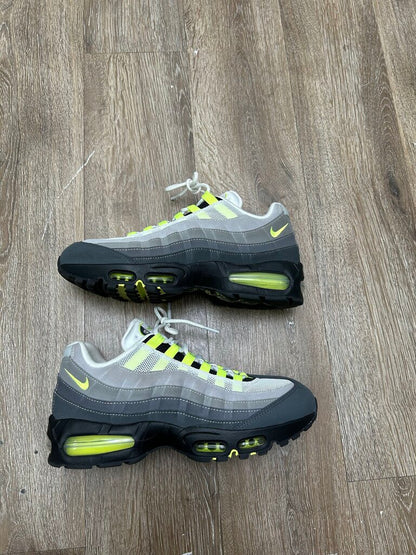 Preowned Air Max 95 Neon Size 9