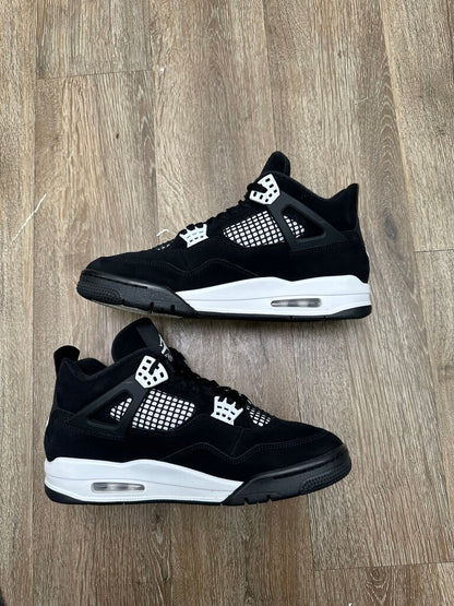 Preowned Jordan 4 White Thunder Sz.10.5 (No Box)