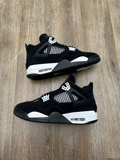 Preowned Jordan 4 White Thunder Sz.10.5 (No Box)