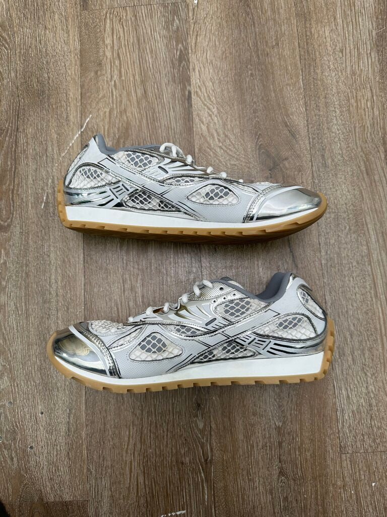 Preowned Bottega Orbit White Silver Size 44 (No Box)