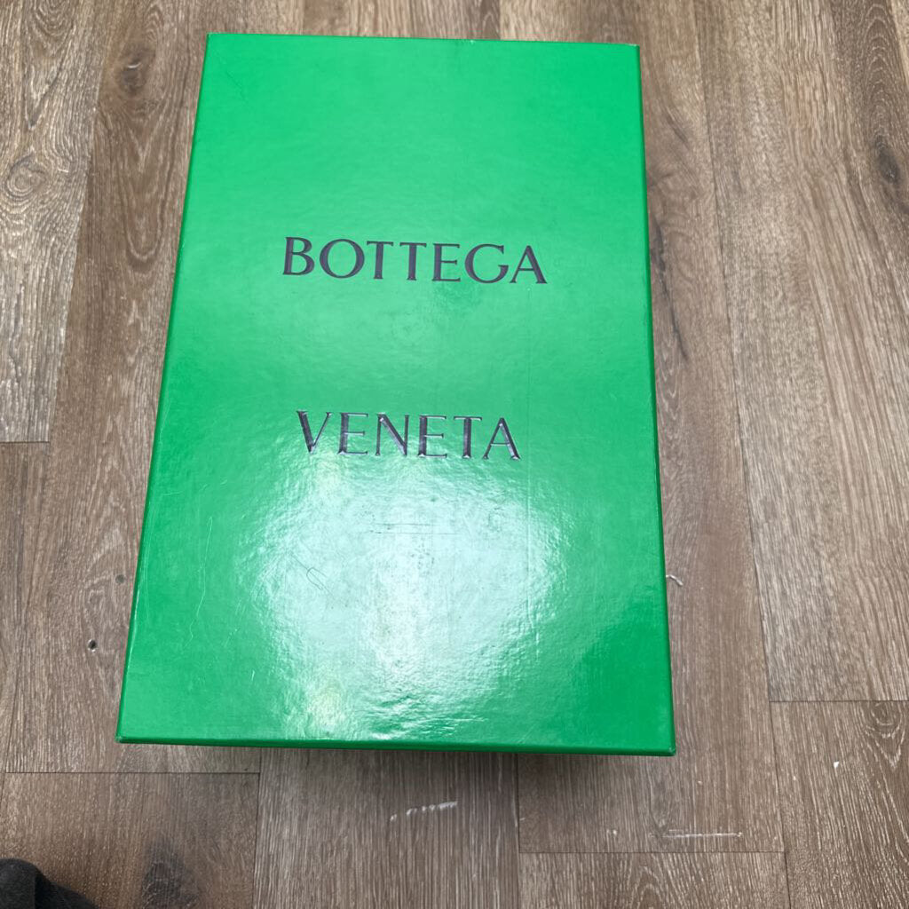 Preowned Bottega Orbit White Silver Size 45