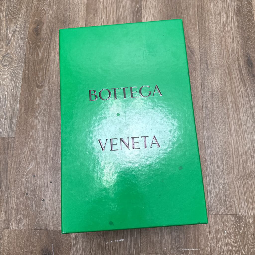 Preowned Bottega Orbit Silver White Sz.42