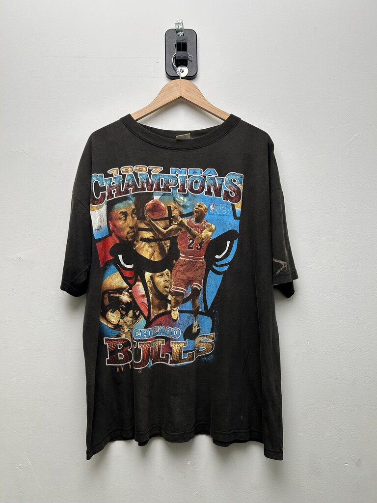 1997 Chicago Bulls NBA Championship Rap Tee sz.XL