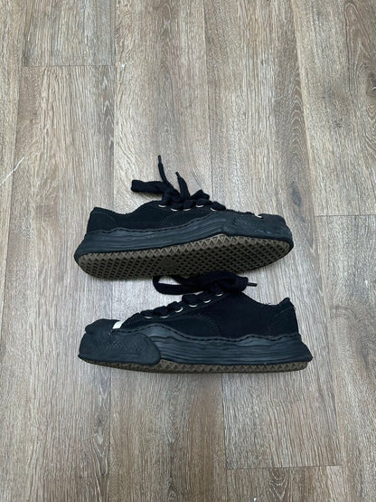 Prewowned MMY Triple Black Converse sz.40