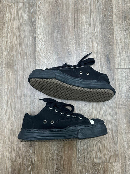 Prewowned MMY Triple Black Converse sz.40