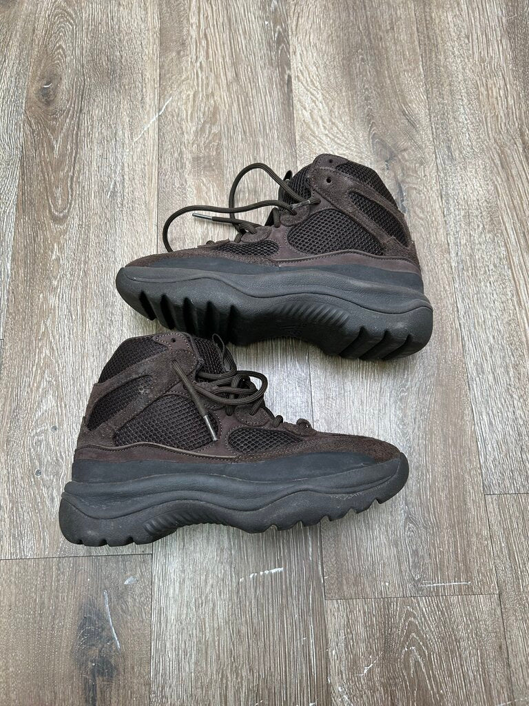 Preowned Yeezy DSRT Boot Oil Sz.8