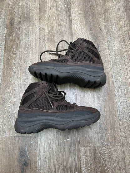 Preowned Yeezy DSRT Boot Oil Sz.8